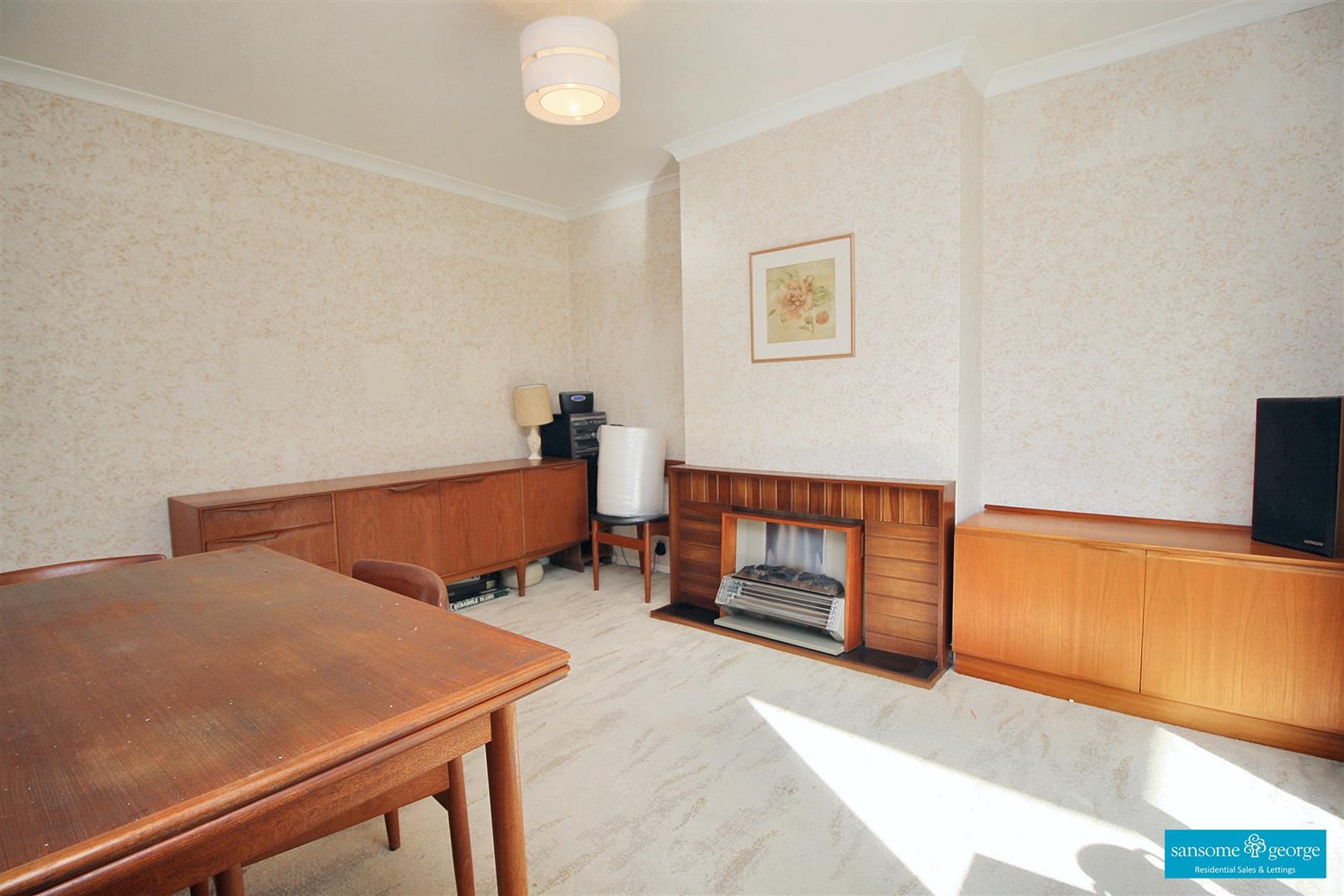 Redhatch Drive, Earley